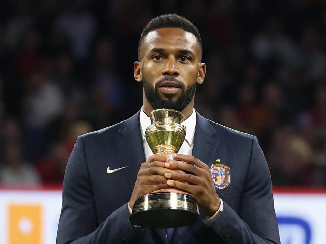 德拉维多瓦败方获 MVP 后无私让奖,诠释体育精神