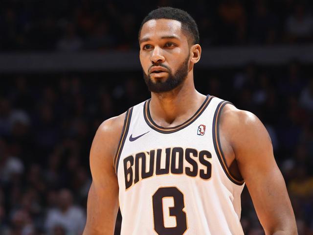 西安发福身材引热议,与詹姆斯对比差距大且伤病不断