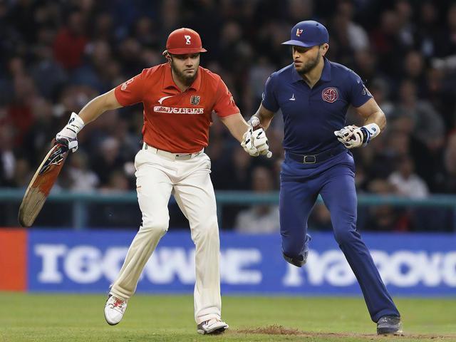 哈利伯顿和布伦森亮相 WWE 赛场，布伦森赢下比赛