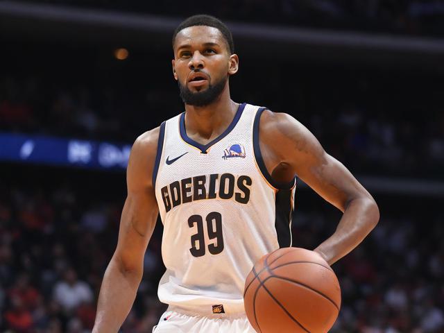 塔图姆身体素质惊人，探讨其负重扣篮上限及技术评价