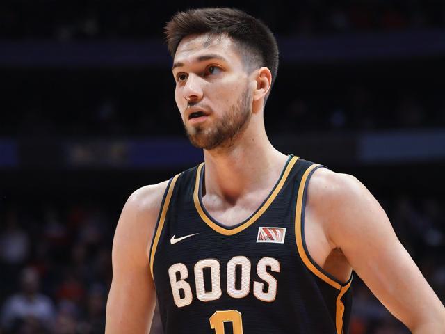 火箭放人 vs CBA扣人：制度性缺陷显职业伦理