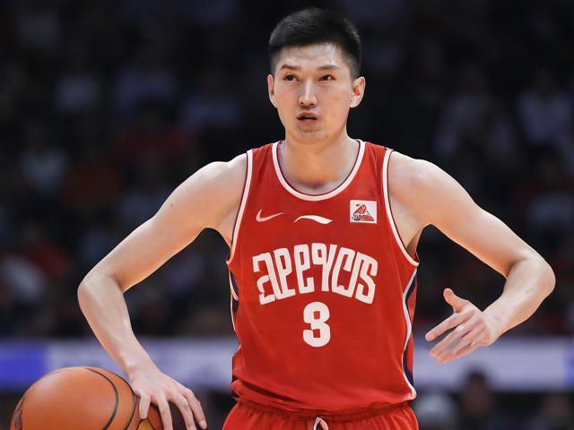 中国男篮vs澳大利亚 比分胶着 王牌对决