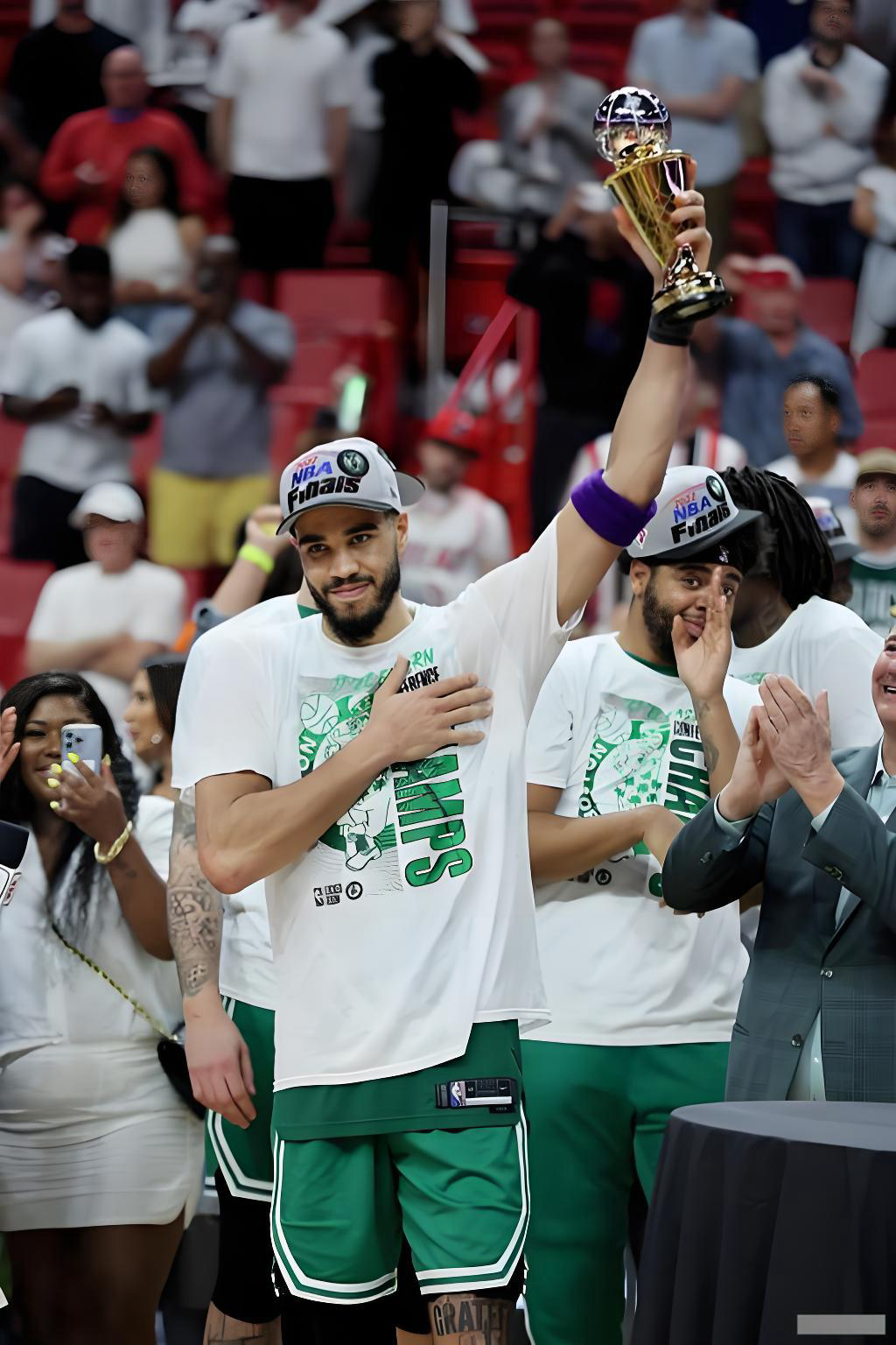 凯尔特人减薪重组冲击附加赛