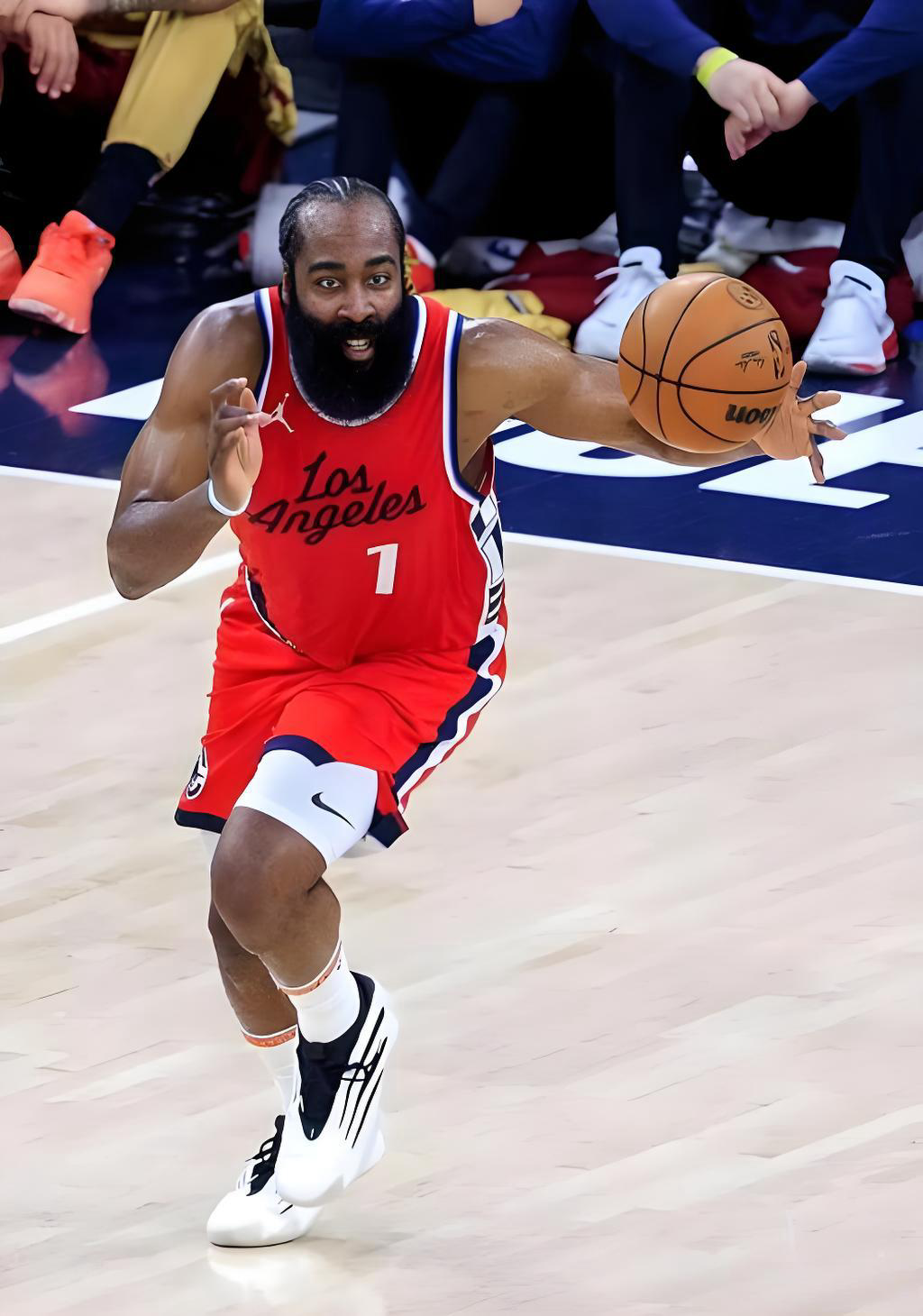 快船季前赛力克掘金 哈登11助攻小卡爆发