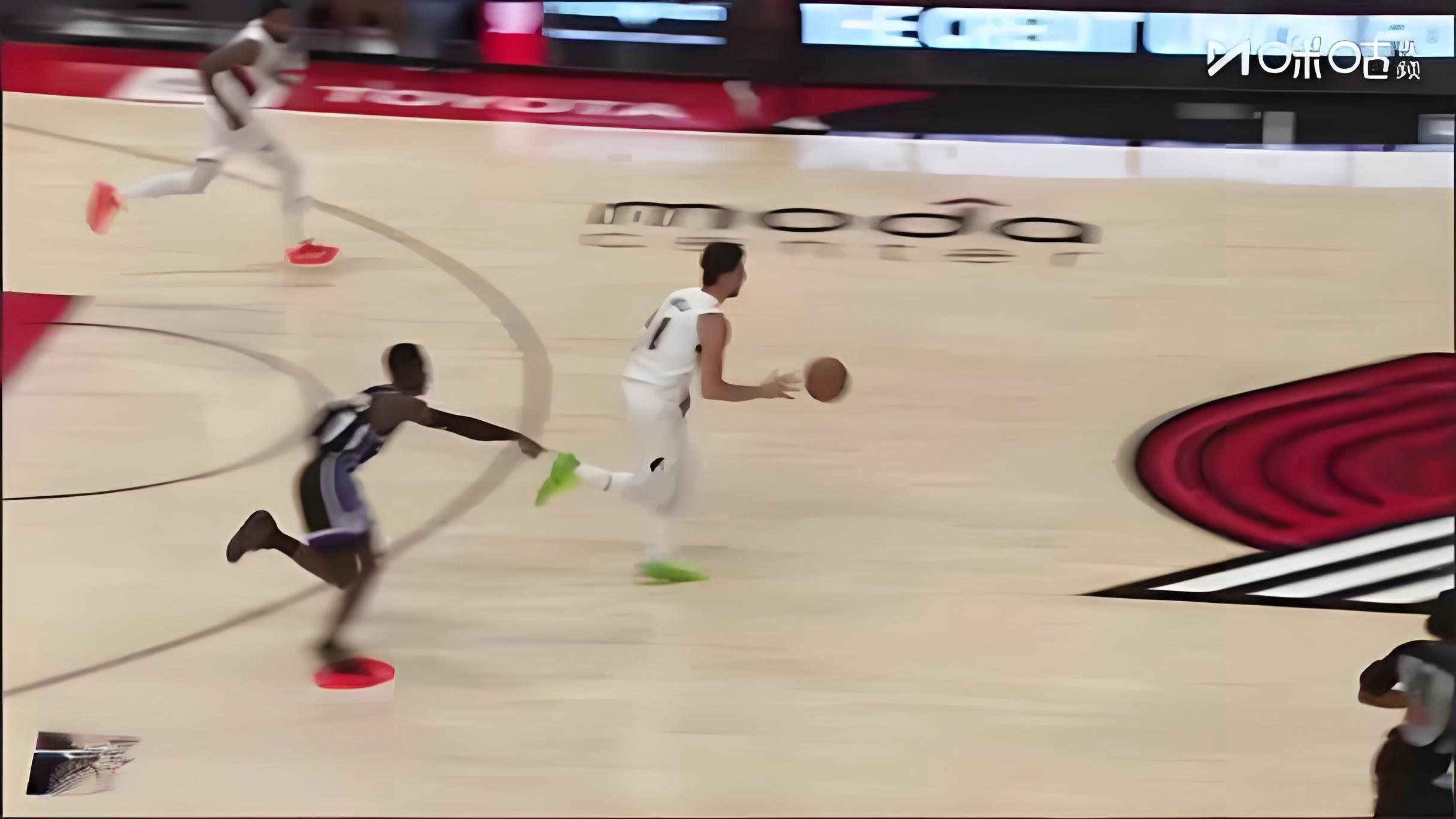 杨汉森第三节14分助开拓者反超