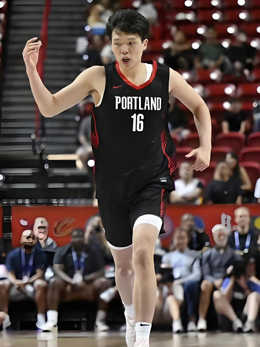 杨瀚森季前赛首秀失误多 需适应挑战