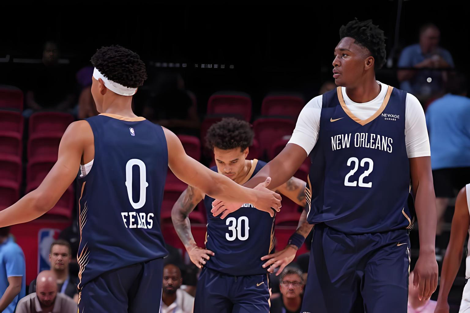 鹈鹕新秀翻车！菲尔斯11投1中惨败绿军