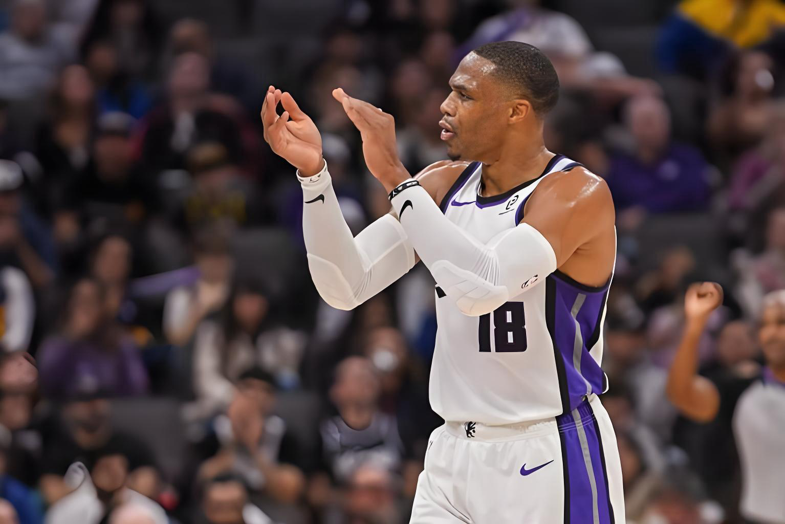 威少末节爆发 专揍前东家终结8连败