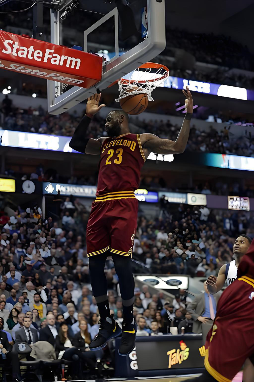 詹姆斯末节19分逆转快船