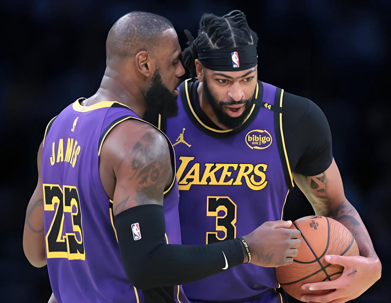 湖人险胜掘金!詹眉低迷靠角色球员逆转