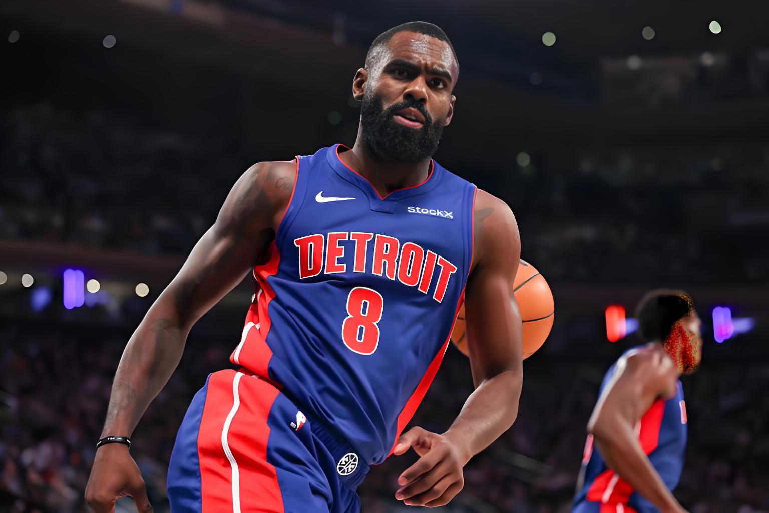 小哈达威活塞季前赛三分低迷 仅16投1中