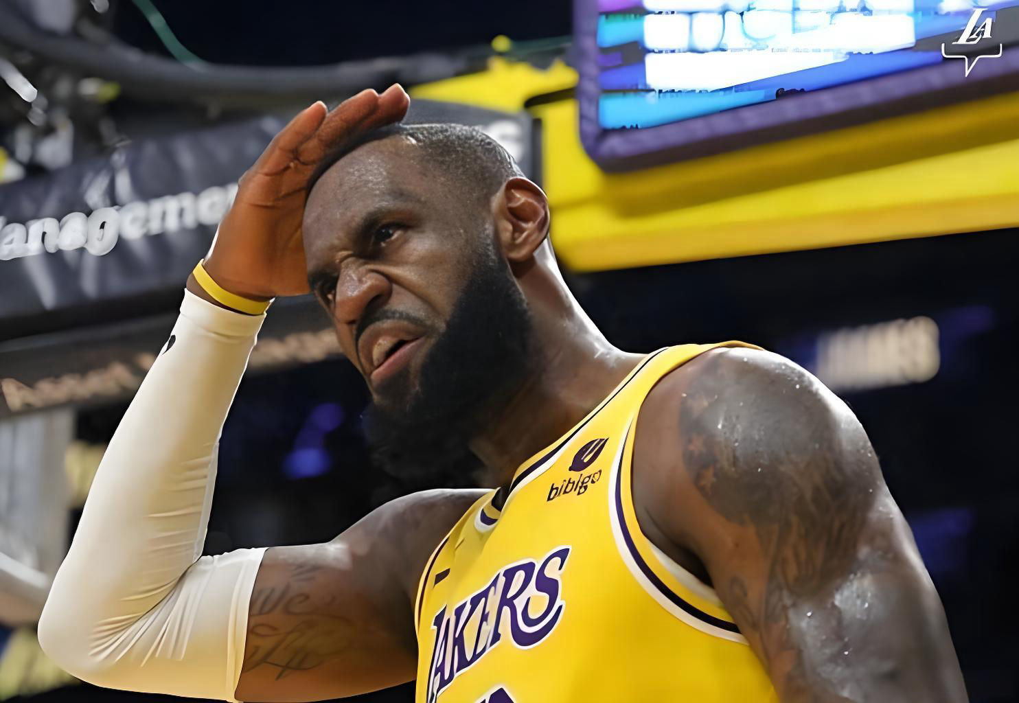 拉塞尔爆发率队险胜雄鹿!詹姆斯缺阵