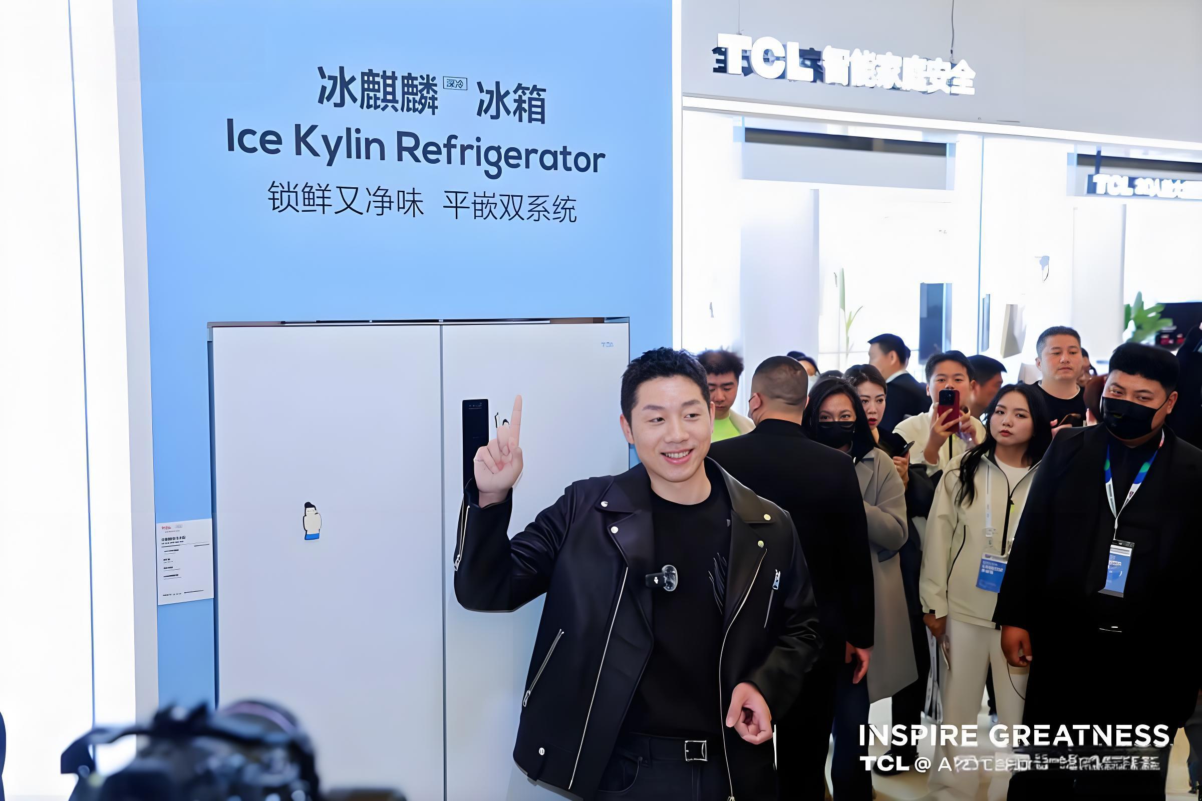 许昕体验TCL黑科技