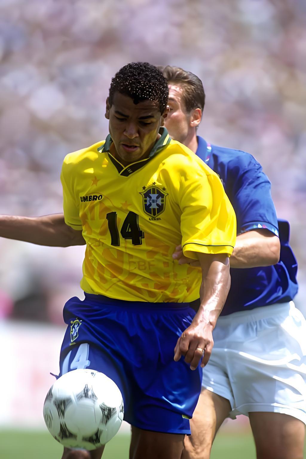 卡福:四届世界杯传奇右后卫